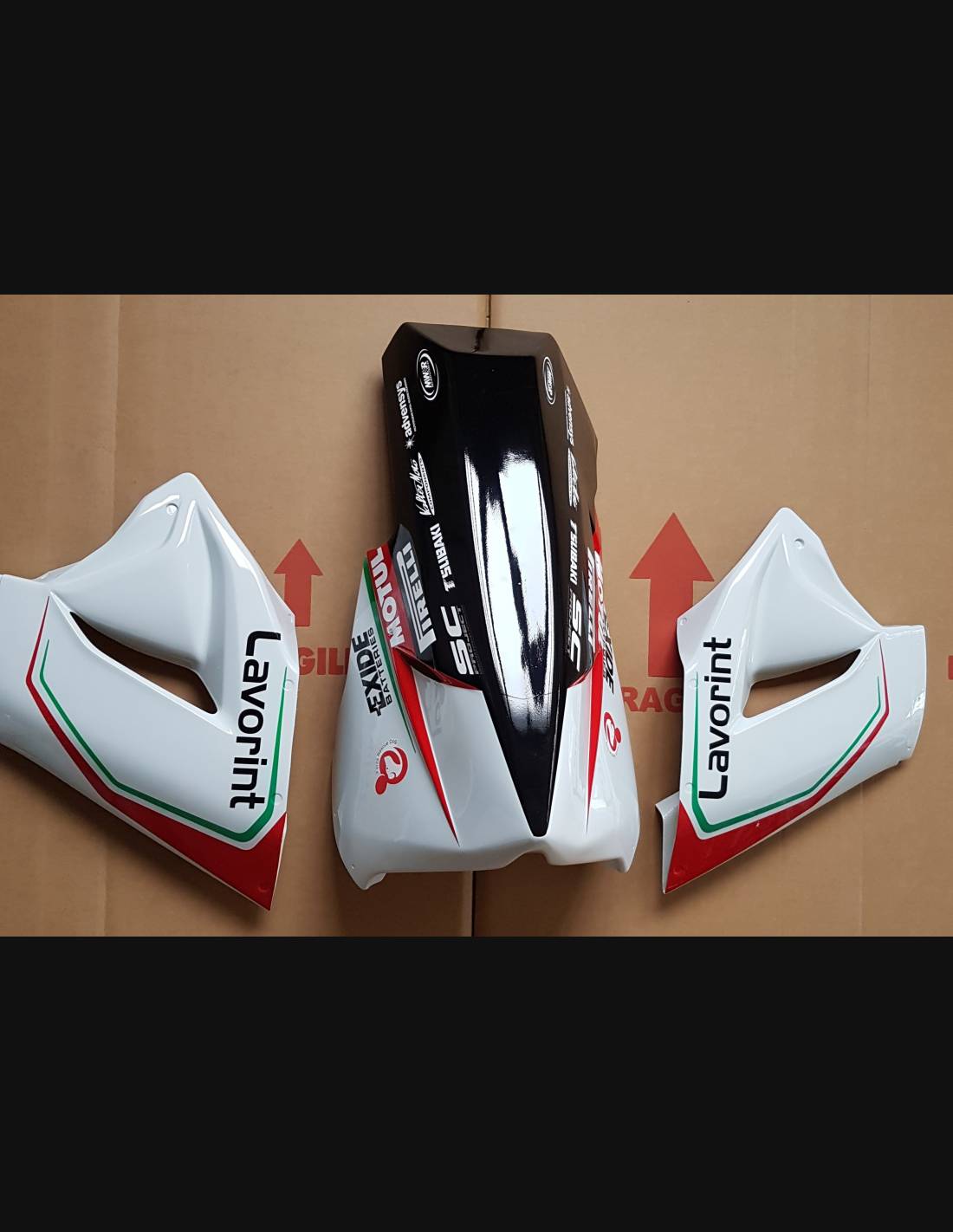 Paraserbatoio In Resina 3D Compatibile MV Agusta F3 675 AGO GP-625: Adesivo Protettivo Con Effetto Rilievo, Realizzato Su Ordinazione, Made In Italy, Protegge Da Graffi